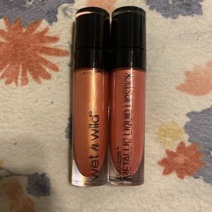 Metallic liquid lipsticks